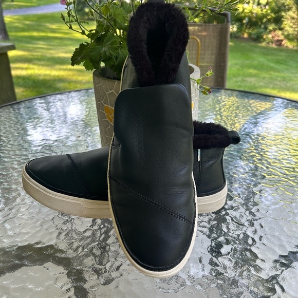 Toms Shoes - Tom Paxton Leather/Faux Fur Women’s Super Comfy Boots- size 10